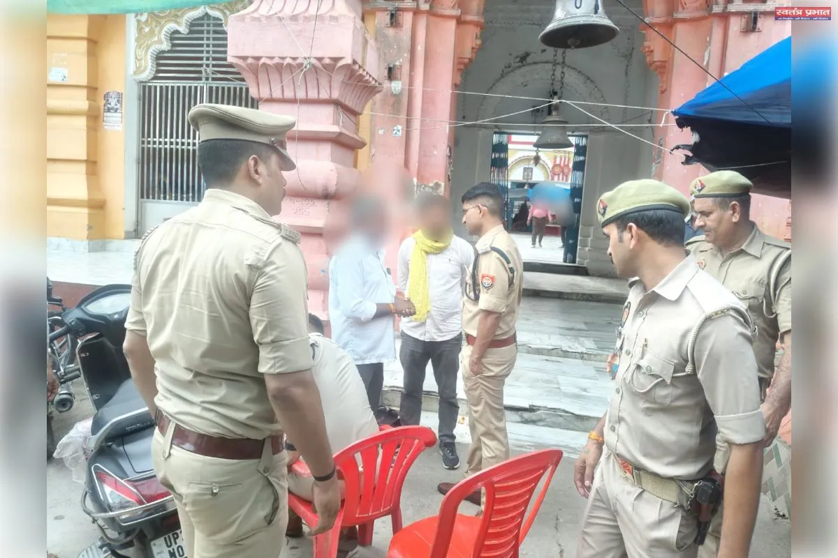 कांवड़ यात्रा से पहले निगोहा में डीसीपी दक्षिणी का पैदल मार्च, सुरक्षा व्यवस्था परखी