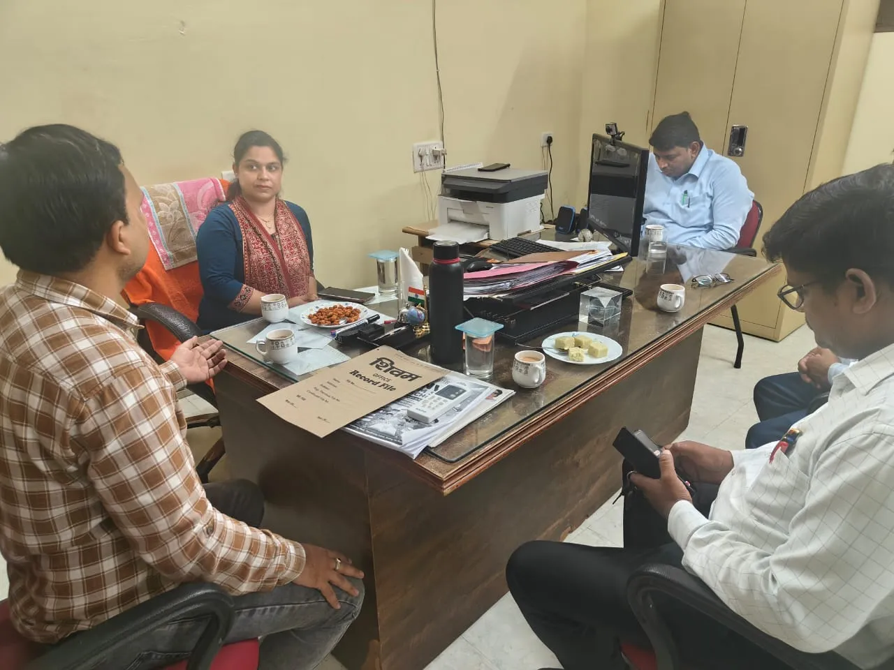 अपर जिलाधिकारी (प्रशासन) ने पीएम श्री जवाहर नवोदय विद्यालय, मेजा का किया आकस्मिक निरीक्षण।
