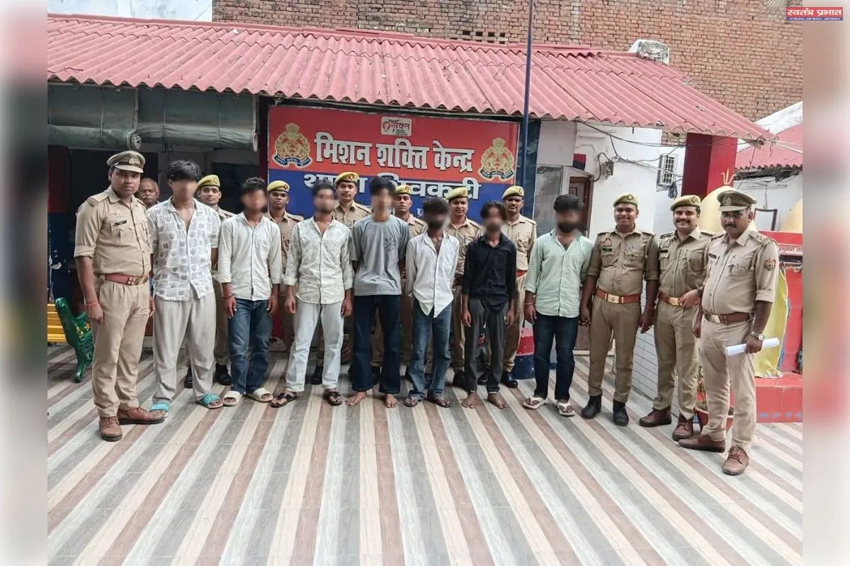 शिवकुटी पुलिस और एसओजी ने सात वांछित अभियुक्त गिरफ्तार किया। सात अवैध देशी बम बरामद।