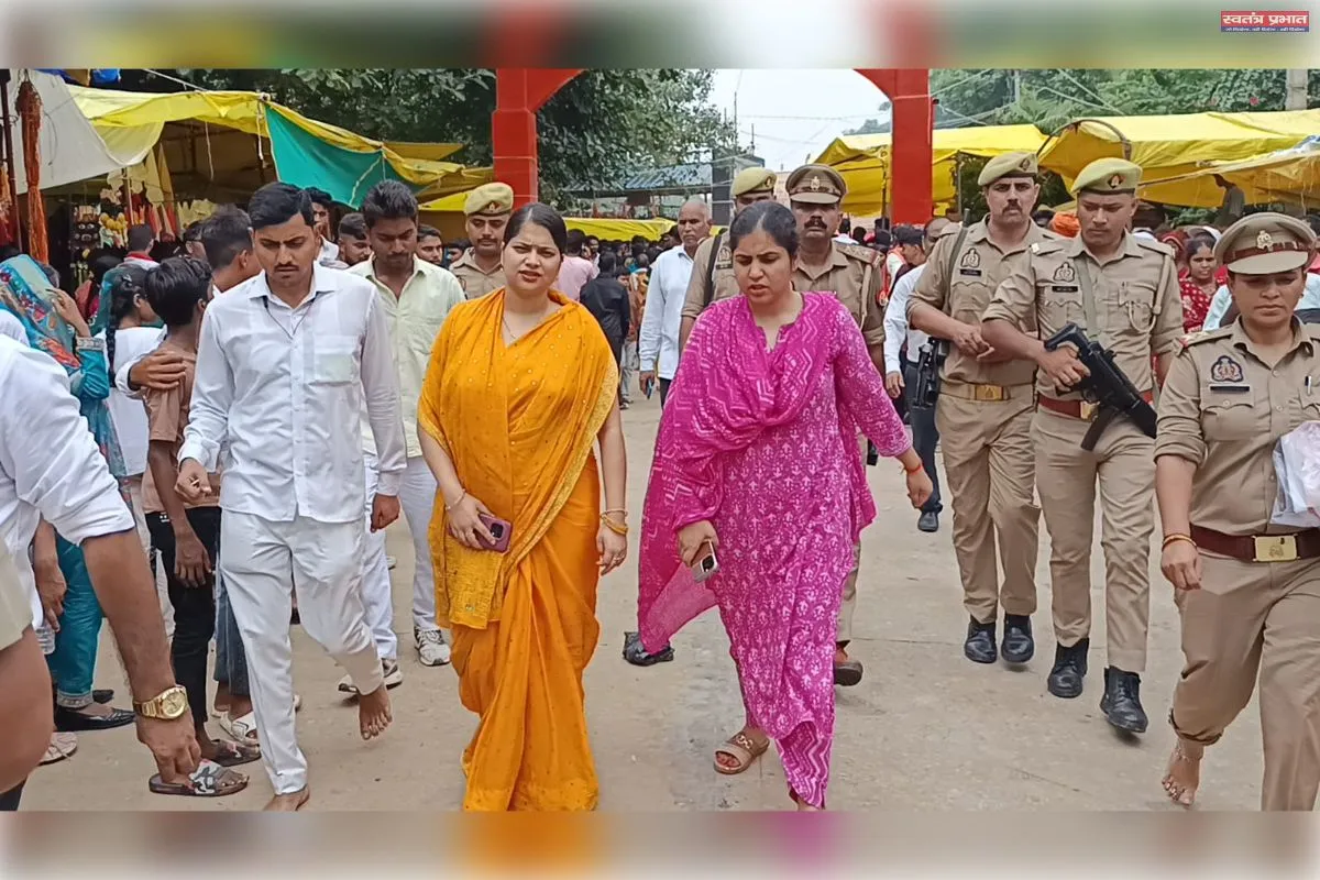 सावन के प्रथम सोमवार पर डीएम एवं एसपी ने शिवबाबा धाम में श्रद्धालुओं की सुरक्षा, एवं व्यवस्थाओं का लिया जायजा