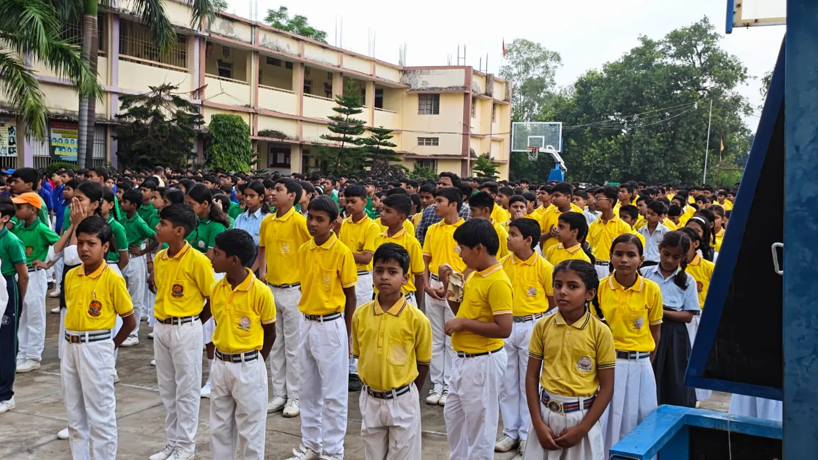 सोनभद्र पुलिस द्वारा यातायात जागरूकता अभियान का आयोजन, छात्र-छात्राओं को यातायात की दी गई जानकारी