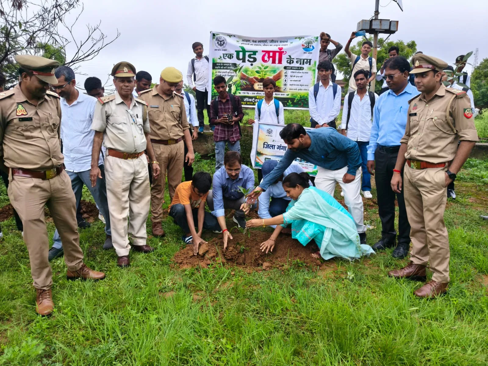जिला गंगा समिति, सोनभद्र के तत्वावधान में नदी, जल एवं पर्यावरण संरक्षण विषयक कार्यशाला एवं वृक्षारोपण कार्यक्रम आयोजित