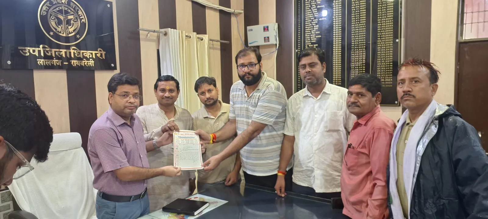 गड्ढा मुक्त सड़क की मांग को लेकर व्यापारियों ने उठाई आवाज