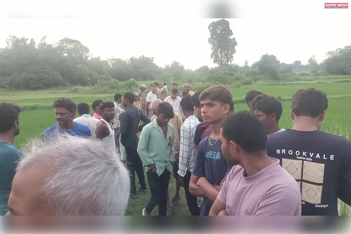युवक का शव मिलने से क्षेत्र में सनसनी, परिजनों ने हत्या का आरोप लगाया, पुलिस को करना पड़ा विरोध का सामना