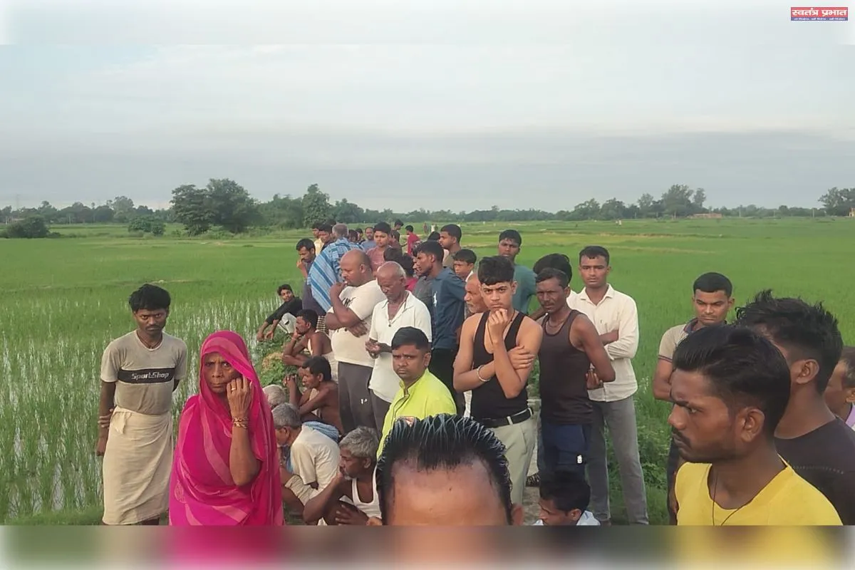 युवक का शव मिलने से क्षेत्र में सनसनी, परिजनों ने हत्या का आरोप लगाया, पुलिस को करना पड़ा विरोध का सामना