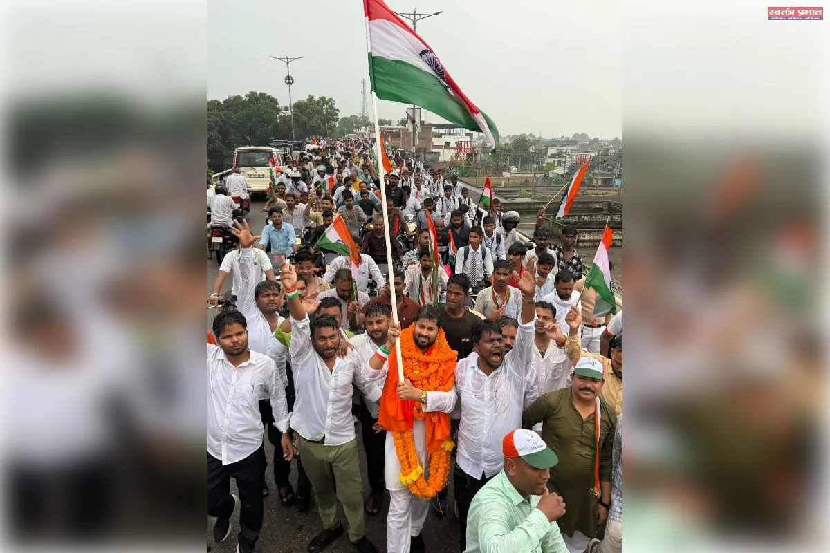 अम्बेडकरनगर, विवेक मौर्य के नेतृत्व में अकबरपुर में युवाओं का जोश, डेढ़ हजार से ज़्यादा बाइक के साथ निकली तिरंगा यात्रा