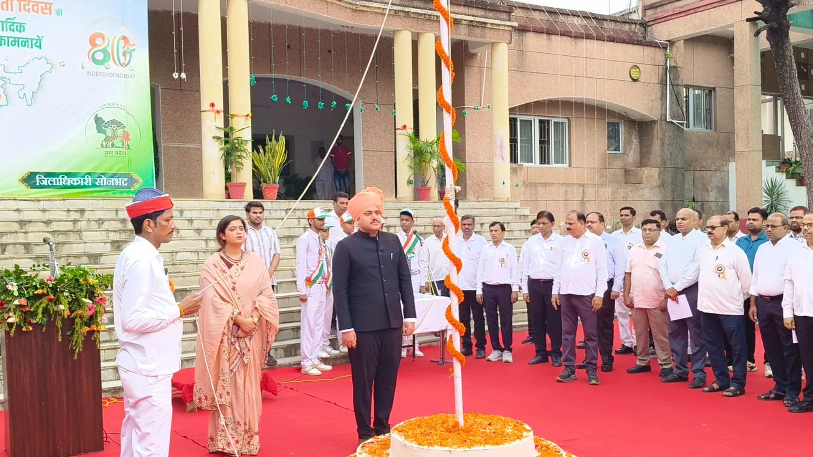 स्वाधीनता का गौरव तिरंगे को नमन, राष्ट्र के महानायकों को श्रद्धांजलि