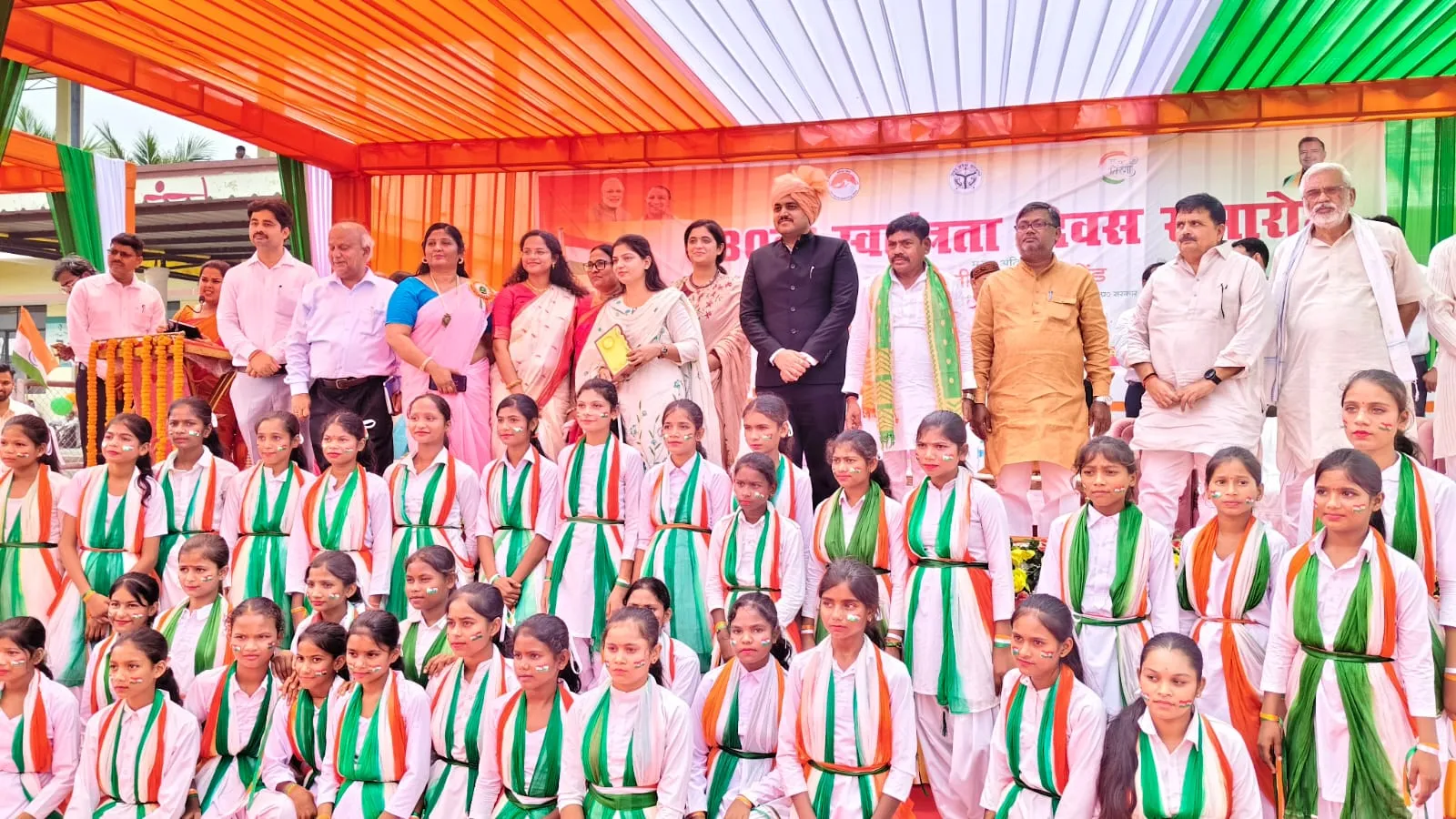 स्वतंत्रता दिवस पर विशिष्ट स्टेडियम में गूंजा देशभक्ति का स्वर, छात्र-छात्राओं ने मनमोहक प्रस्तुतियों से बांधा समां
