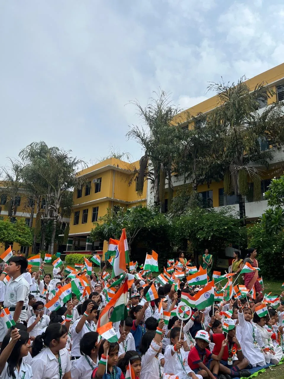 डीपीएस स्कूल में देशभक्ति के उत्साह के साथ मनाया गया स्वतंत्रता दिवस