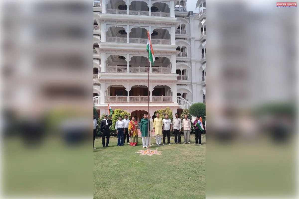 चुनार के नयनागढ़ पैलेश में स्वतंत्रता दिवस की रही धूम ध्वजारोहण कर  किया गया राष्ट्रगान   