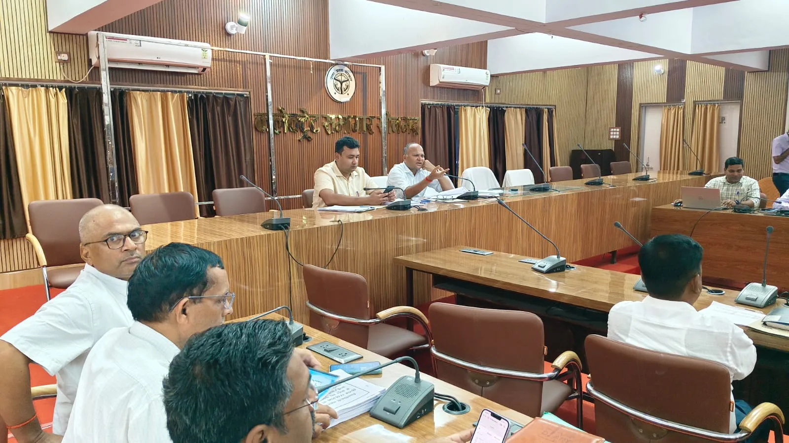 राजस्व वसूली में तेजी लाने के निर्देश, अपर जिलाधिकारी वि0/रा0 ने की कर-करेत्तर एवं राजस्व कार्यों की समीक्षा
