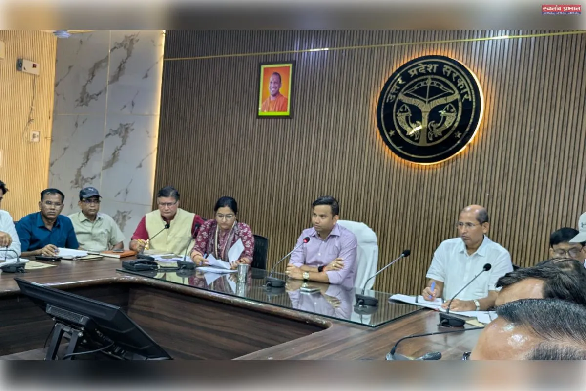 मुख्यमंत्री डैशबोर्ड की रैंकिंग में सुधार कर बी, सी एवं डी श्रेणी वाले विभाग ए श्रेणी में आएं : जिलाधिकारी