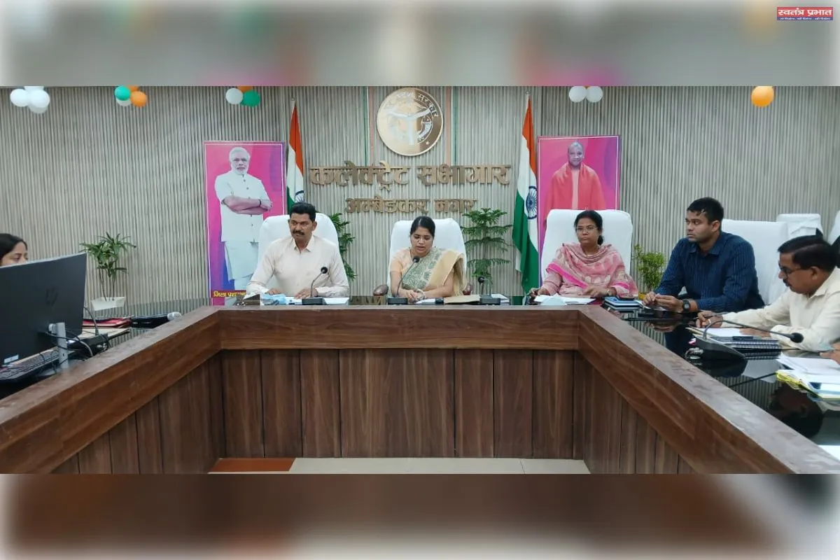 जिलाधिकारी ने परिषदीय एवं कस्तूरबा गांधी विद्यालयों की समीक्षा कर दिए आवश्यक निर्देश