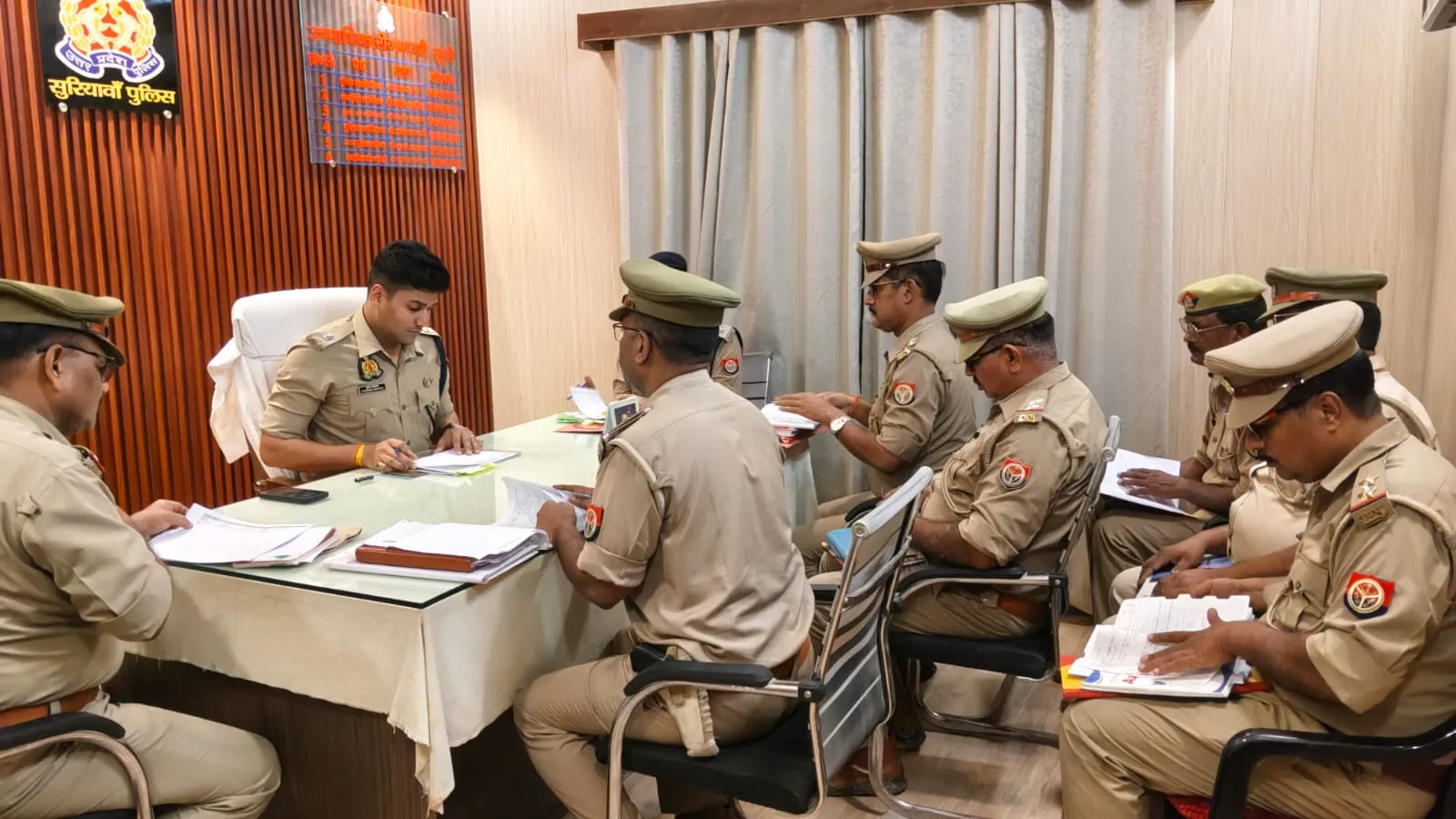 अपर पुलिस अधीक्षक  अध्यक्षता में थाना सुरियावां परिसर व थाना दुर्गागंज व  का संयुक्त रूप से किया गया समीक्षा गोष्ठी