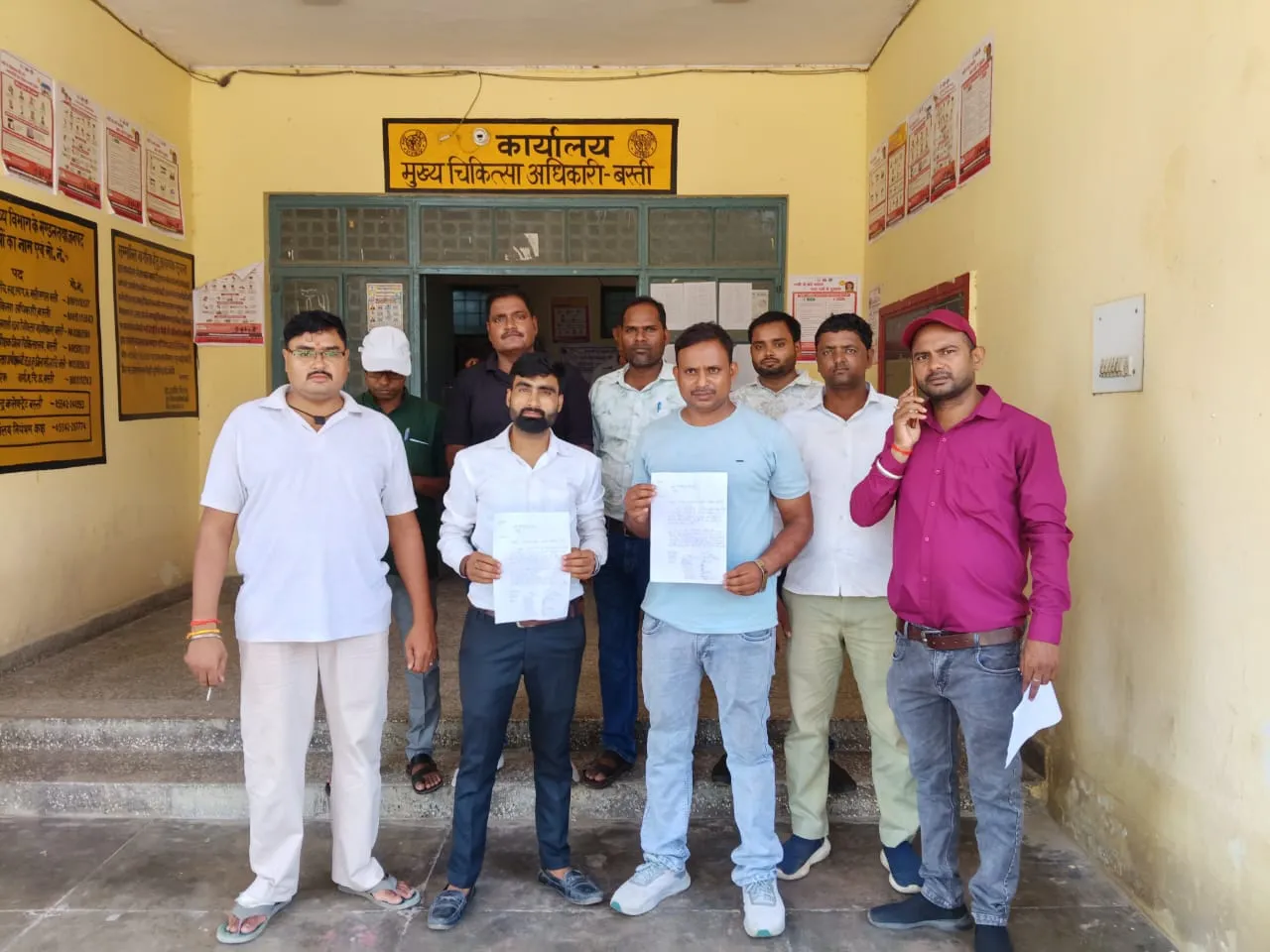 CMO से बकाया मानदेय की भुगतान करने की मांग को लेकर सौंपा ज्ञापन