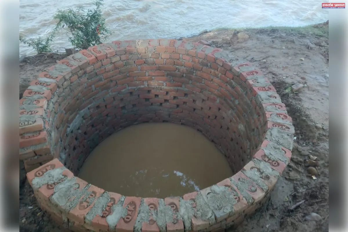 कोटारनाथ धाम में नदी किनारे बन रहे सार्वजनिक शौचालय पर उठे गंभीर सवाल, मानकों की अनदेखी का ग्रामीणों ने लगाया आरोप