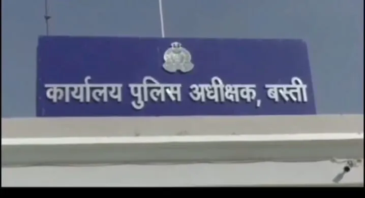 नहीं संभल रहा जिला पुलिस के उच्च अधिकारियों से थानों पर बिना रुपया लिए नहीं होती है कोई कार्रवाई