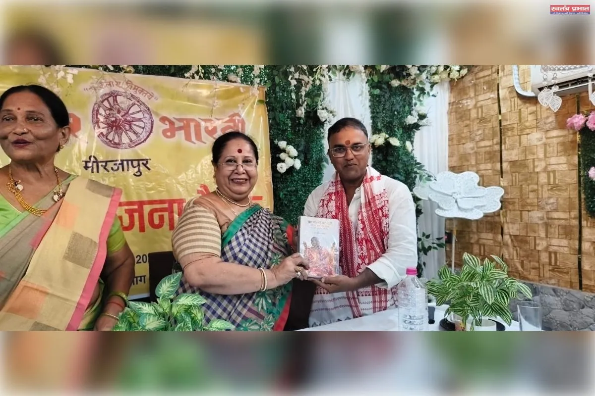 संस्कार भारती मीरजापुर की जिला अध्यक्ष पद्मश्री उर्मिला श्रीवास्तव ने दिए 51 हजार रुपये