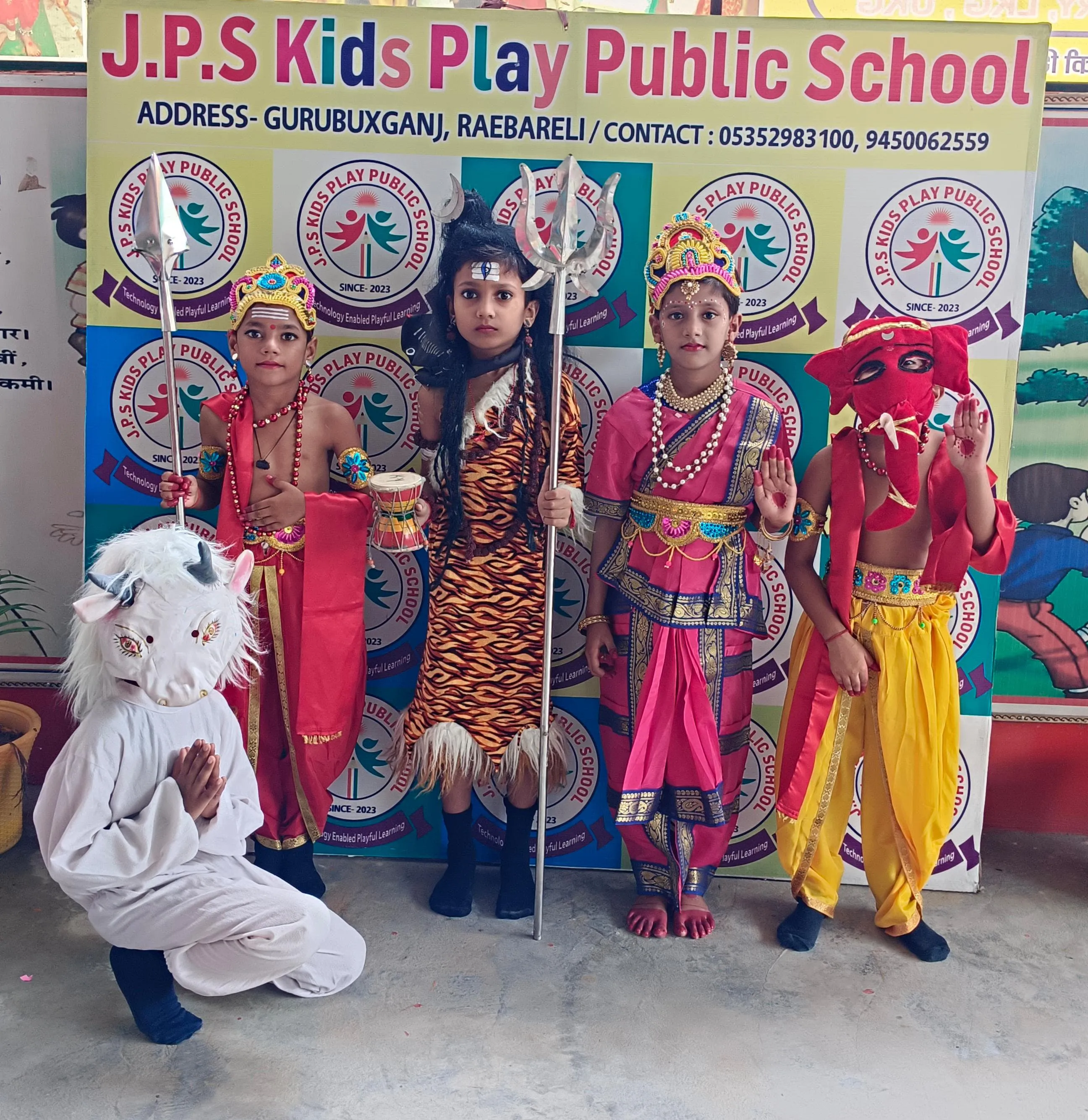 जेपीएस किड्स प्ले पब्लिक स्कूल में मनाया गया भव्य सावन महोत्सव व बच्चों ने निकाली कांवड़ यात्रा 