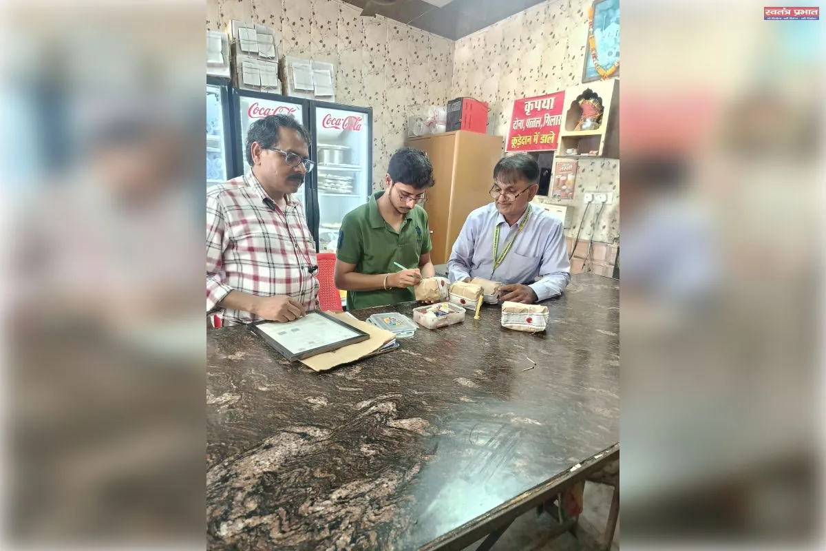 रक्षाबन्धन पर्व के अवसर पर खाद्य सुरक्षा एवं औषधि प्रशासन विभाग की टीम द्वारा 04 नमूनें संग्रहित कर जॉच हेतु भेजा