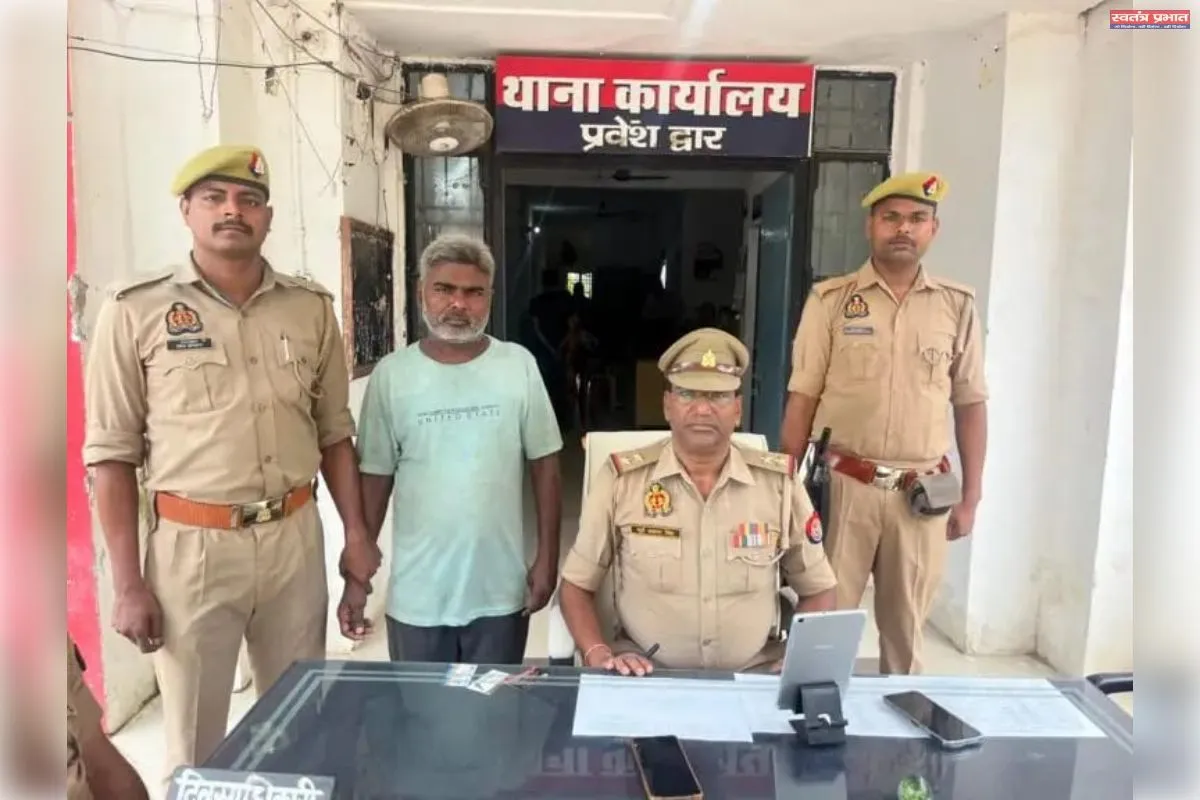 पत्नी की हत्या के वांछित आरोपी को वाल्टरगंज पुलिस ने किया गिरफ्तार