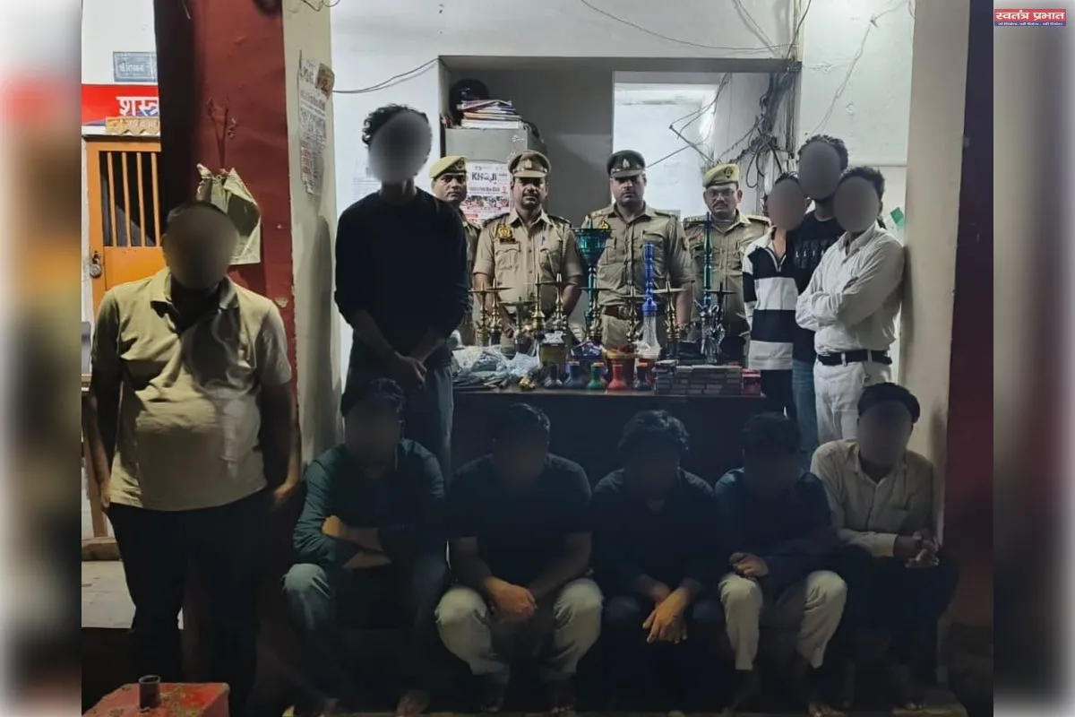 रेस्टोरेंट में चल रहे अवैध हुक्का बार पर पुलिस का छापा,दस हिरासत में