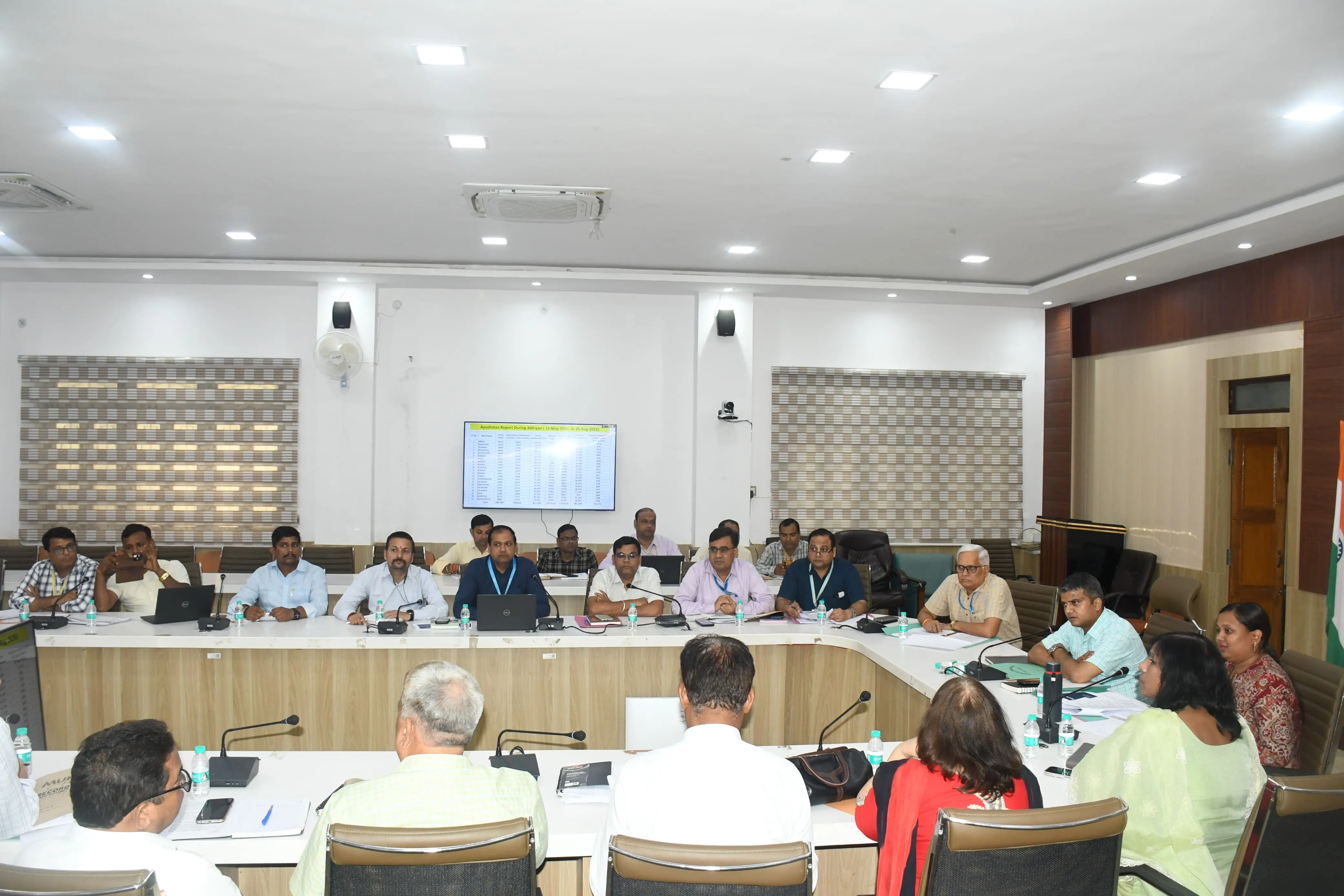 जिला स्वास्थ्य समिति की बैठक में स्वास्थ्य सेवाओं एवं योजनाओं की प्रगति की  डीएम नेसमीक्षा की।
