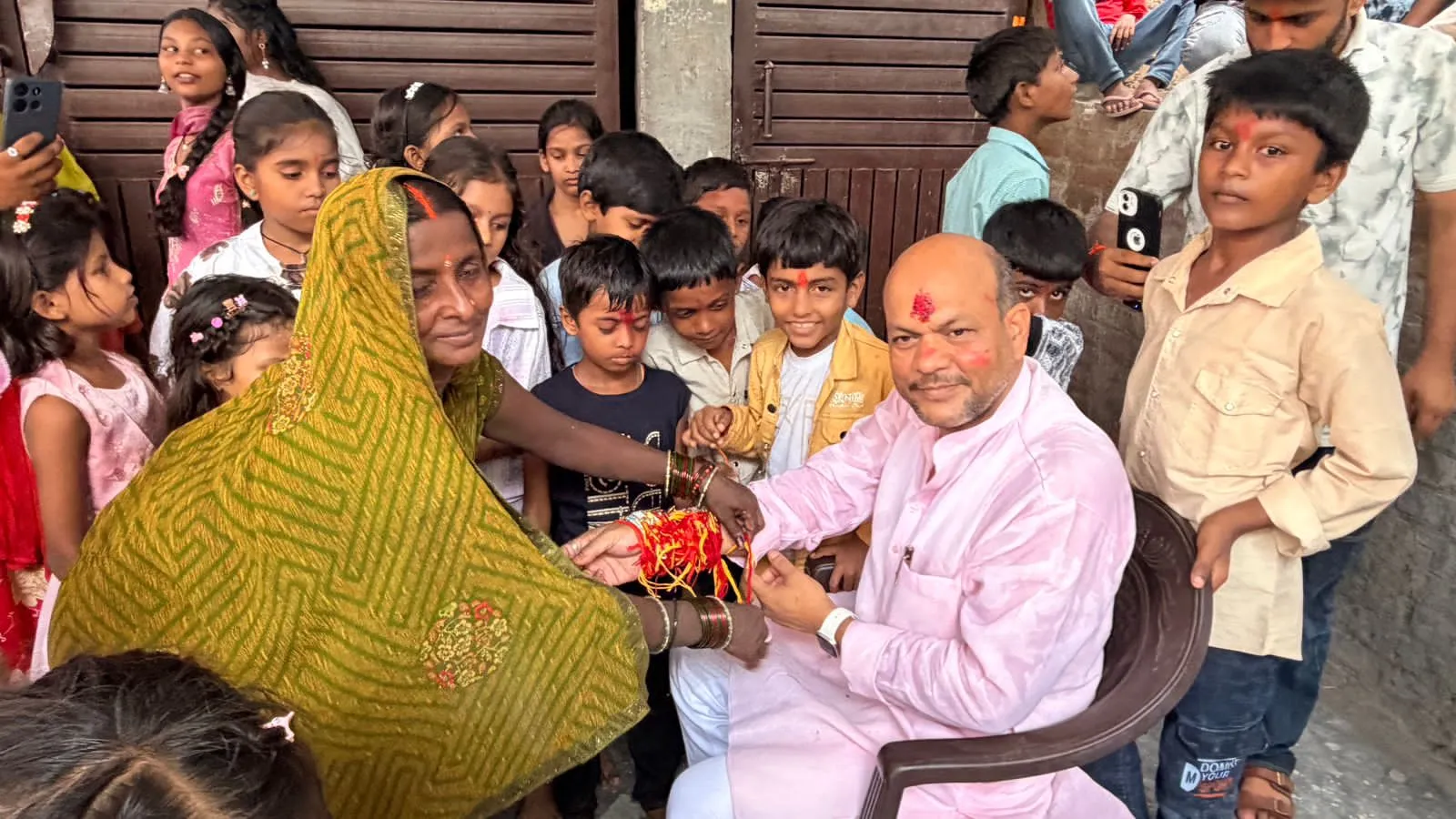 31 वर्षों से निभा रहे भाई-बहन के स्नेह की परंपरा