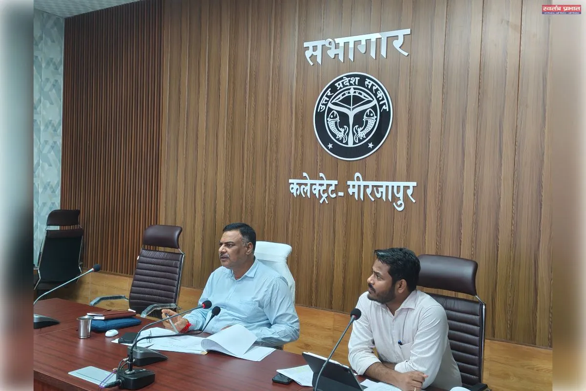 सीएमआईएस पोर्टल पर एक करोड़ से अधिक लागत वाली परियोजनाओं की जिलाधिकारी ने की सख्त समीक्षा