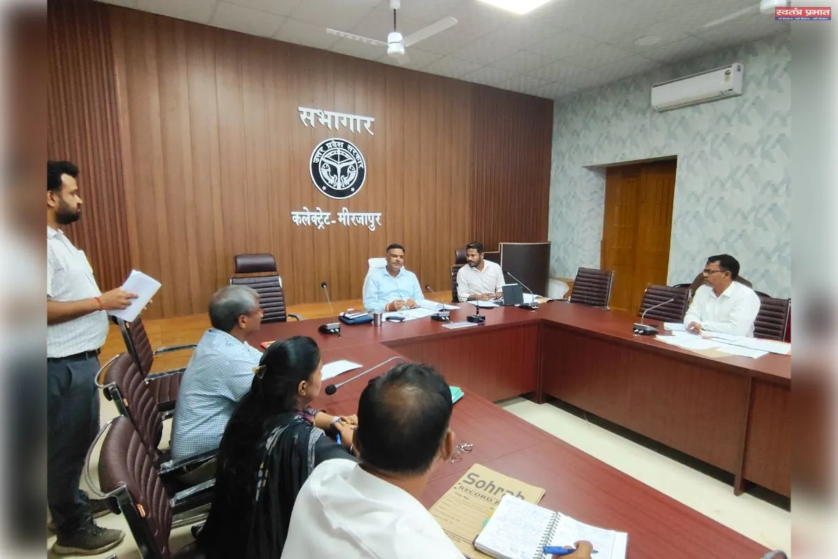 सीएमआईएस पोर्टल पर एक करोड़ से अधिक लागत वाली परियोजनाओं की जिलाधिकारी ने की सख्त समीक्षा