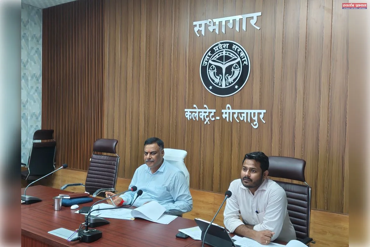 सीएमआईएस पोर्टल पर एक करोड़ से अधिक लागत वाली परियोजनाओं की जिलाधिकारी ने की सख्त समीक्षा