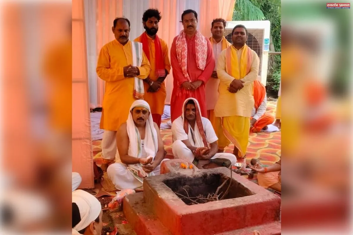 माँ मवैया देवी सेवा समिति के तत्वाधान मे माँ विन्ध्यवासिनी प्रका ट्य तिथि के अवसर पर वार्षिकोत्सव का आयोजन ।   