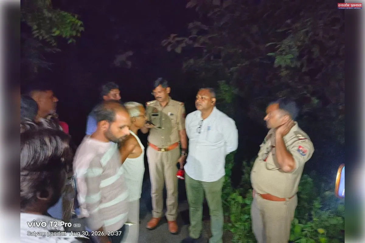 धसड़ा राजा में जलनिकासी की समस्या पर प्रशासन गंभीर, एसडीएम व थाना अध्यक्ष ने पूरी टीम के साथ पहुंचकर किया स्थलीय निरीक्षण