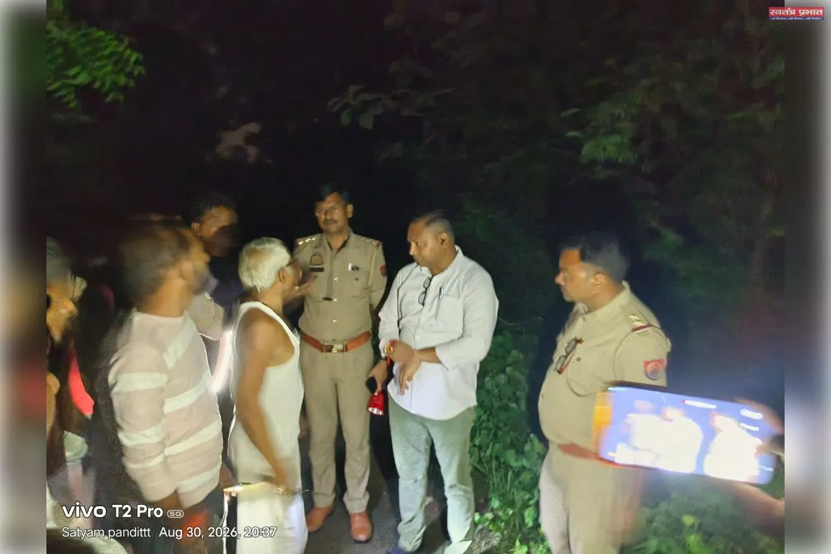 धसड़ा राजा में जलनिकासी की समस्या पर प्रशासन गंभीर, एसडीएम व थाना अध्यक्ष ने पूरी टीम के साथ पहुंचकर किया स्थलीय निरीक्षण