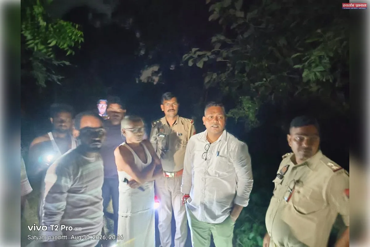 धसड़ा राजा में जलनिकासी की समस्या पर प्रशासन गंभीर, एसडीएम व थाना अध्यक्ष ने पूरी टीम के साथ पहुंचकर किया स्थलीय निरीक्षण