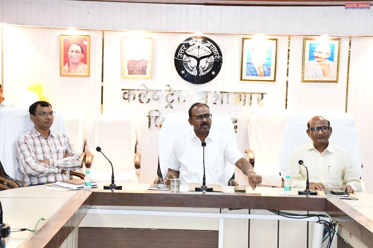 ईवीएम की प्रथम स्तरीय जांच (एफ0एल0सी0) हेतु राजनीतिक दलों के प्रतिनिधियों के साथ बैठक संपन्न