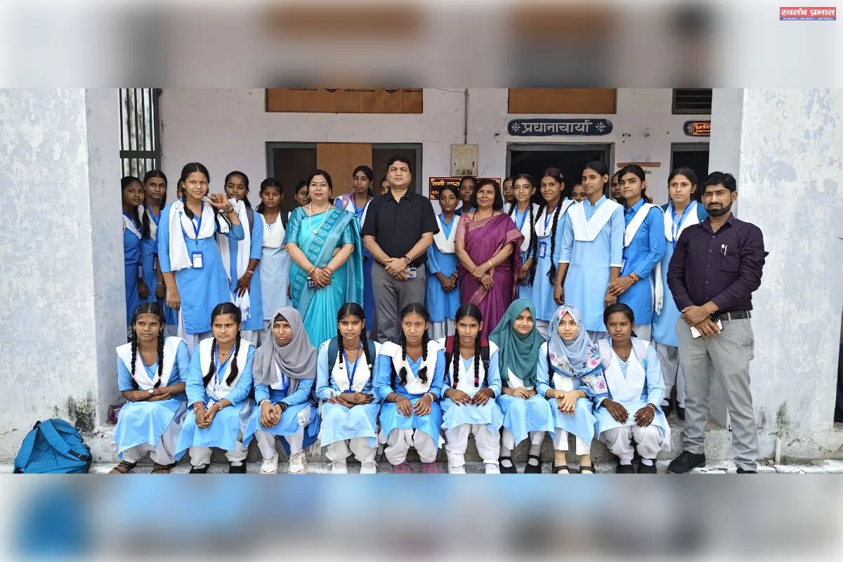 ‘‘अधिकारियों का साथ सफलता का मार्ग‘‘, श्रृंखला के अंतर्गत मुख्य विकास अधिकारी शत्रोहन वैश्य ने छात्र-छात्राओं को दिया सफलता का मंत्र