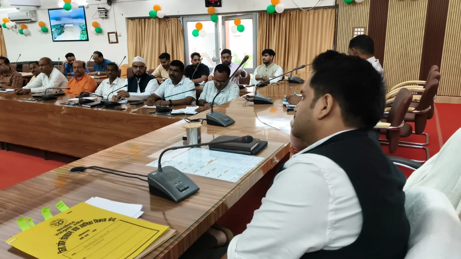 उद्योग बंधु एवं व्यापारी बंधु की बैठक में जिलाधिकारी ने बैंकर्स को दिए आवश्यक दिशा निर्देश