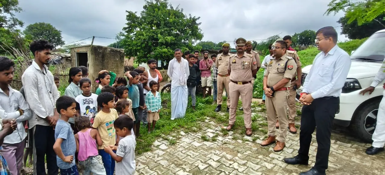 बढ़ते जलस्तर को लेकर प्रशासन अलर्ट, नदी किनारे बसे गांवों में पहुंचकर ग्रामीणों को किया जागरूक