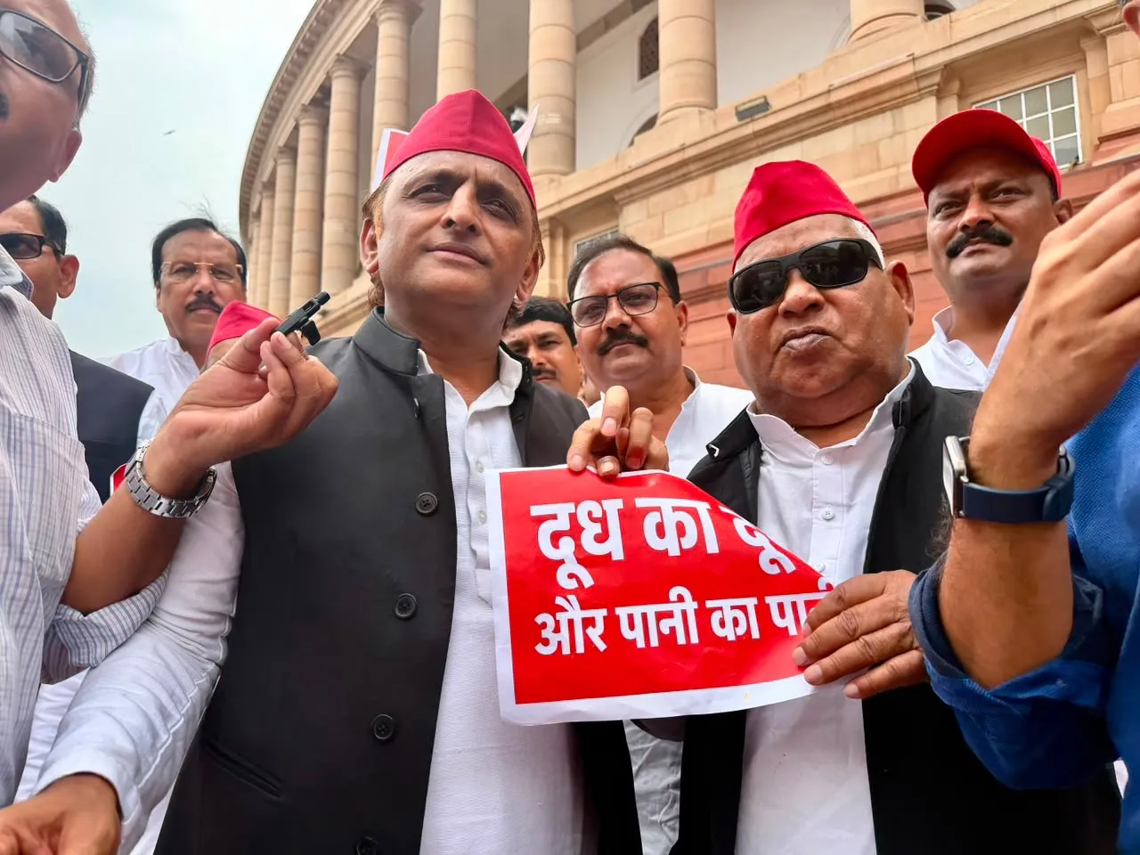 एफसीआरए और परिसीमन विधेयक पर अखिलेश का सरकार पर हमला