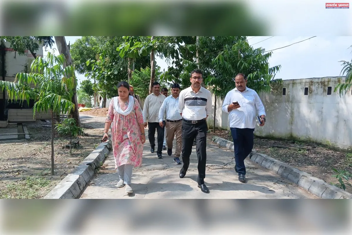 जिलाधिकारी ने आश्रम पद्धति इंटर कॉलेज असैदापुर का किया निरीक्षण