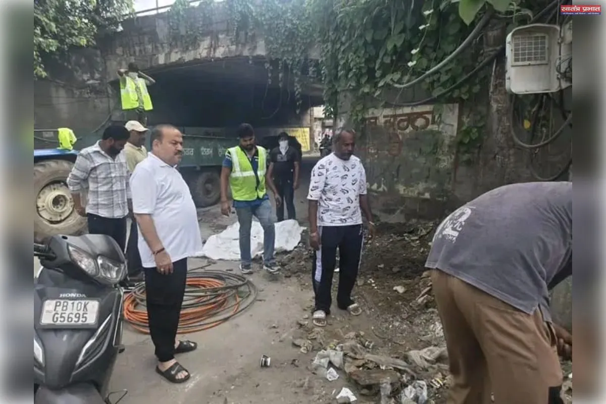 सीनियर डिप्टी मेयर पराशर ने सफाई अभियान का किया नेतृत्व