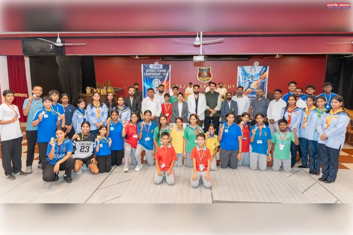 राजकुमार अकैडमी में जिला स्तरीय तलवारबाजी प्रतियोगिता आयोजित