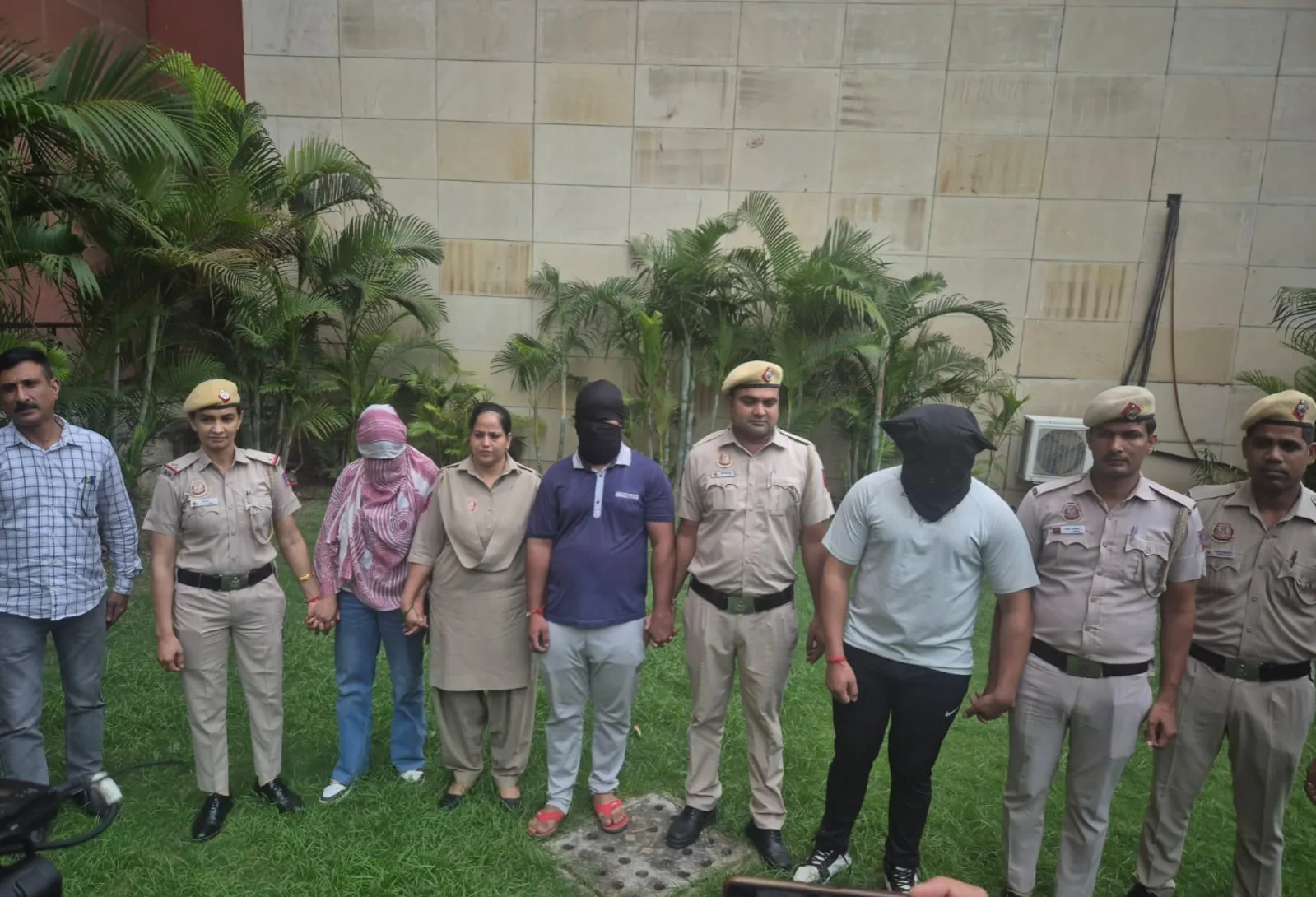75 लाख की संपत्ति बिक्री की जानकारी के बाद लूट की साजिश का पुलिस का दावा, भांजी समेत तीन गिरफ्तार