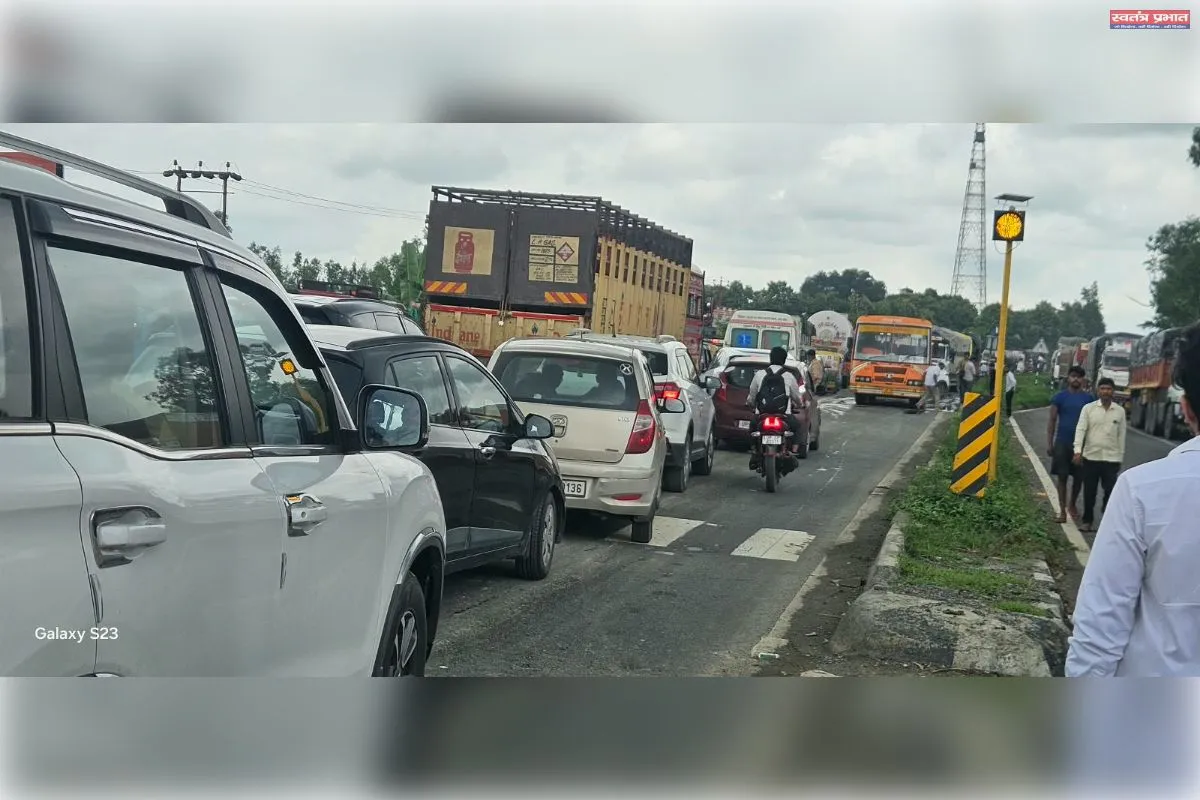 सड़क न बनने पर तो ग्रामीणों ने हाईवे पर लगाया जाम
