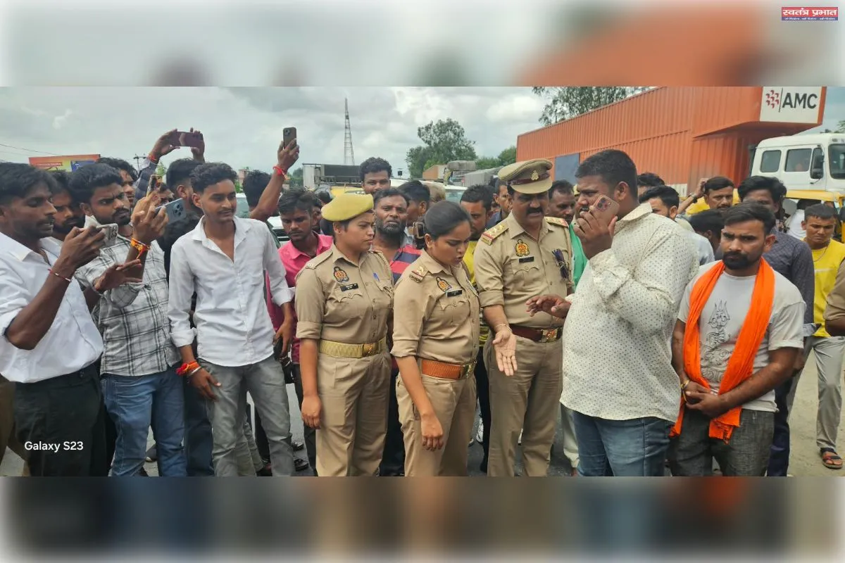 सड़क न बनने पर तो ग्रामीणों ने हाईवे पर लगाया जाम