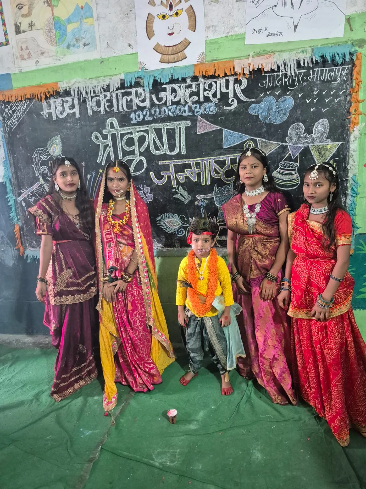 मध्य विद्यालय जगदीशपुर में मनाया गया कृष्ण जन्मोत्सव