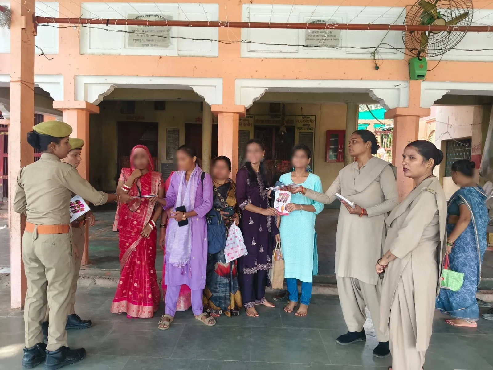 बहू-बेटी सम्मेलन में महिलाओं को सुरक्षा व अधिकारों की दी जानकारी