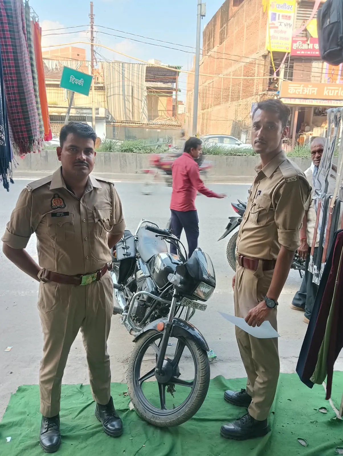 फर्जी ऑनलाइन भुगतान का मैसेज दिखाकर कपड़ा लेने का प्रयास,