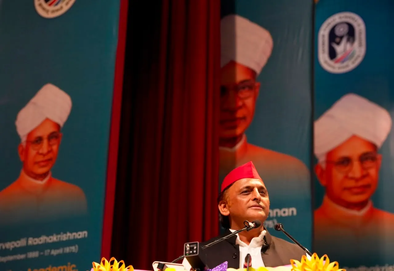 शिक्षा हमारा विकल्प नहीं, संकल्प है : अखिलेश यादव